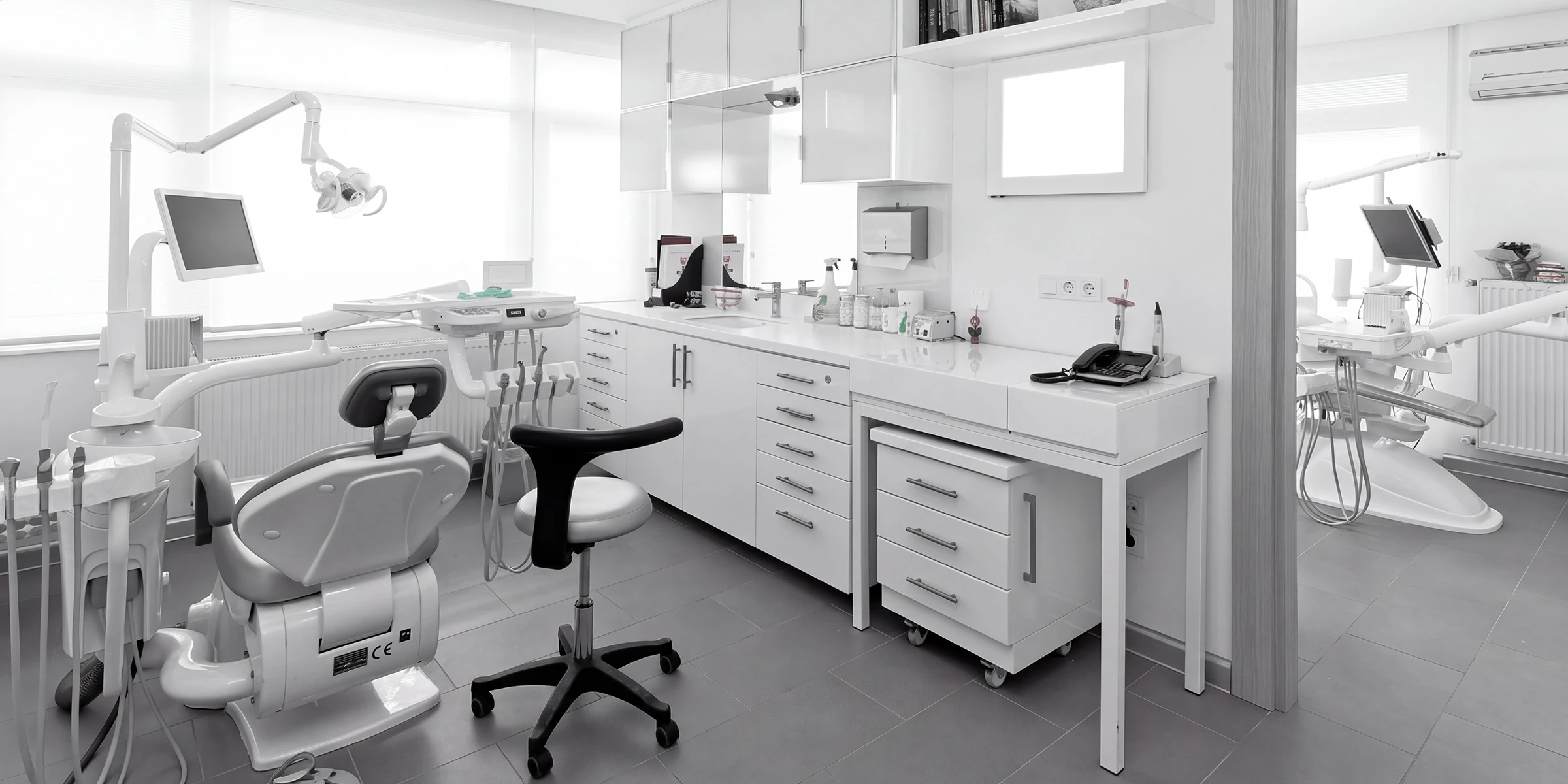 Ankadent kliniğinin gün ışığı alan iç mekânı